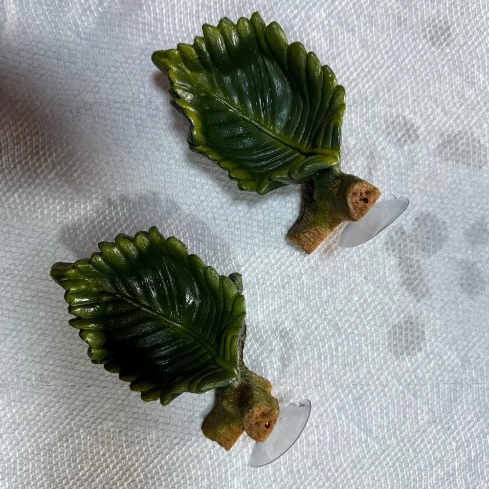 Set of two - Discontinued Thrive suction cup leaf dishes